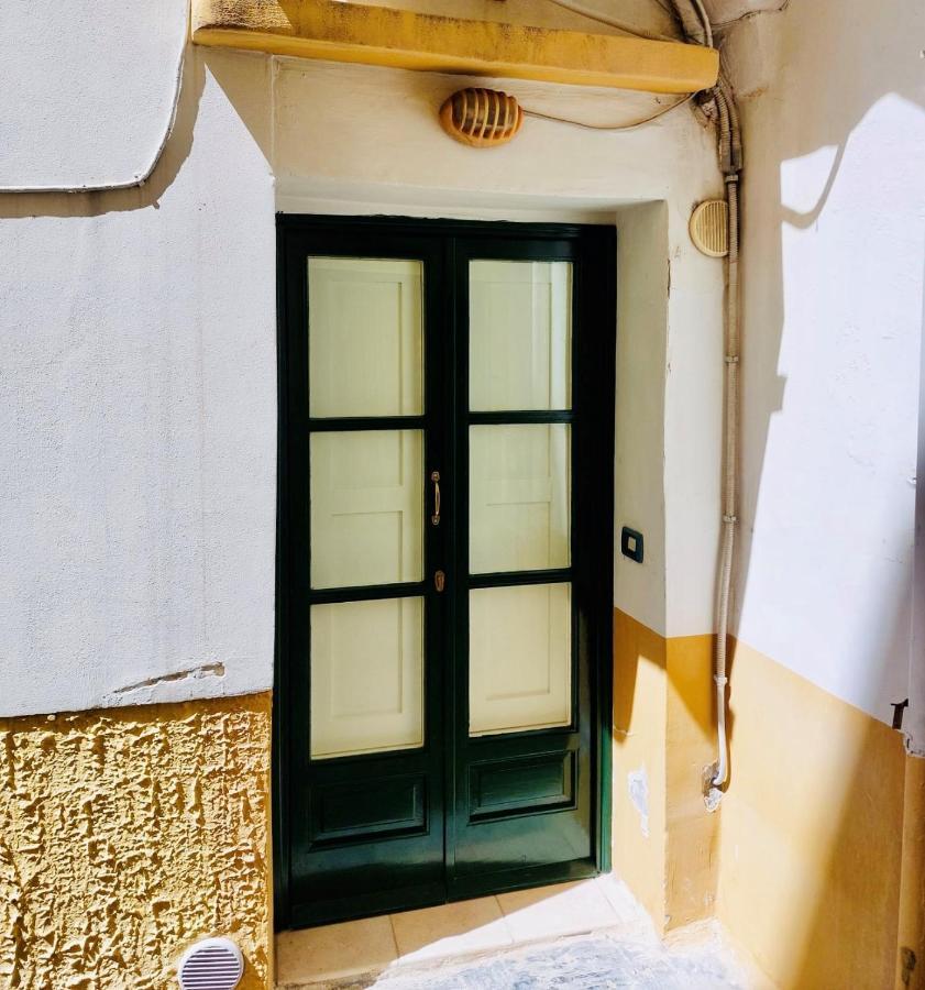 Corte Vico Palmisano Centro Storico Gallipoli Luaran gambar